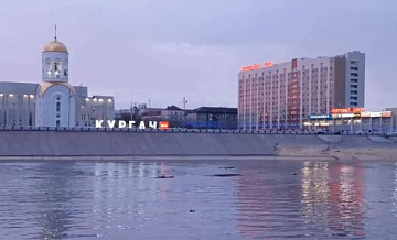 Из-за паводка в Кургане перекрыли дорогу к одному из микрорайонов