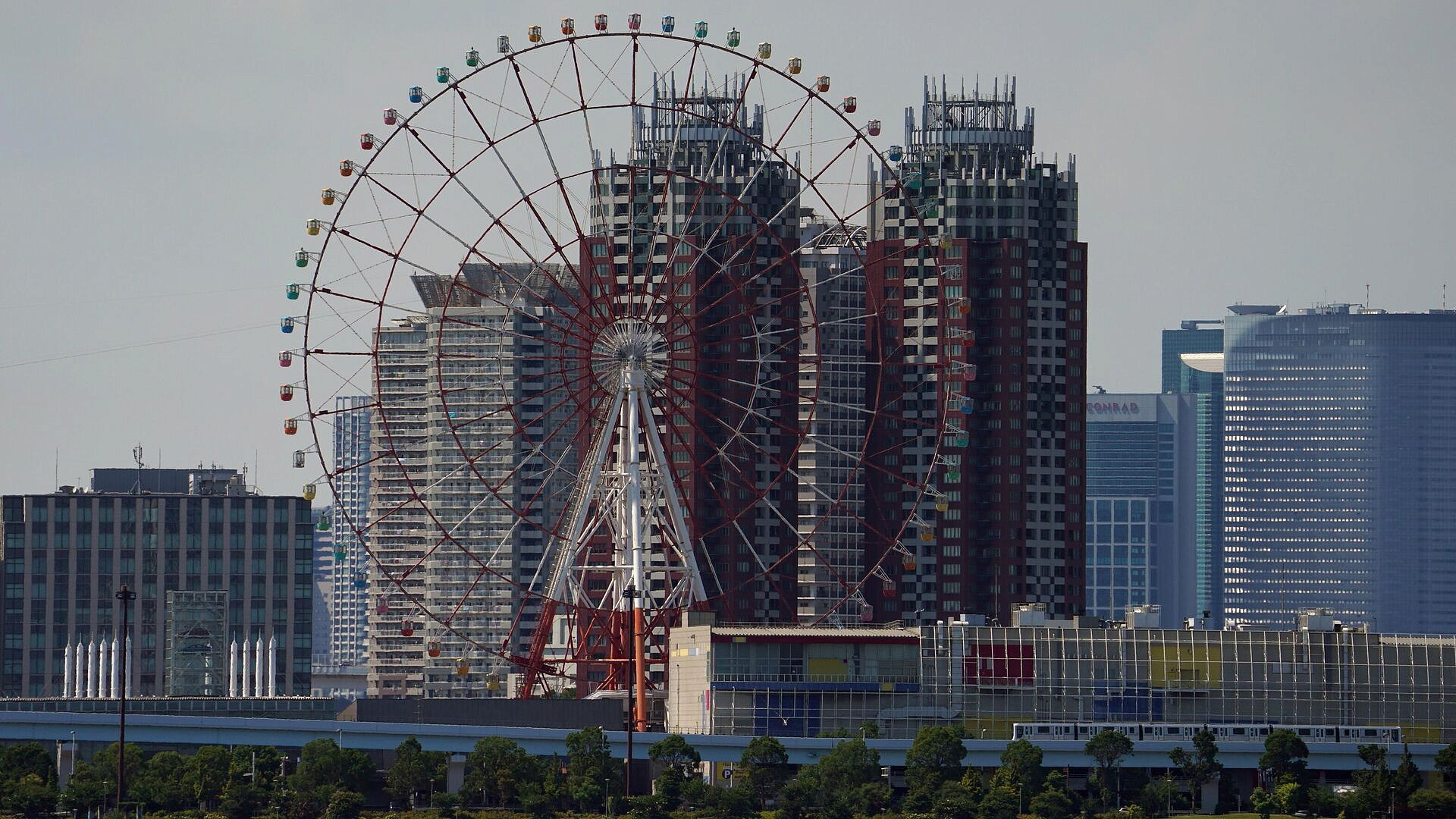 В Токио рис и вода исчезли с прилавков после предупреждения о землетрясении