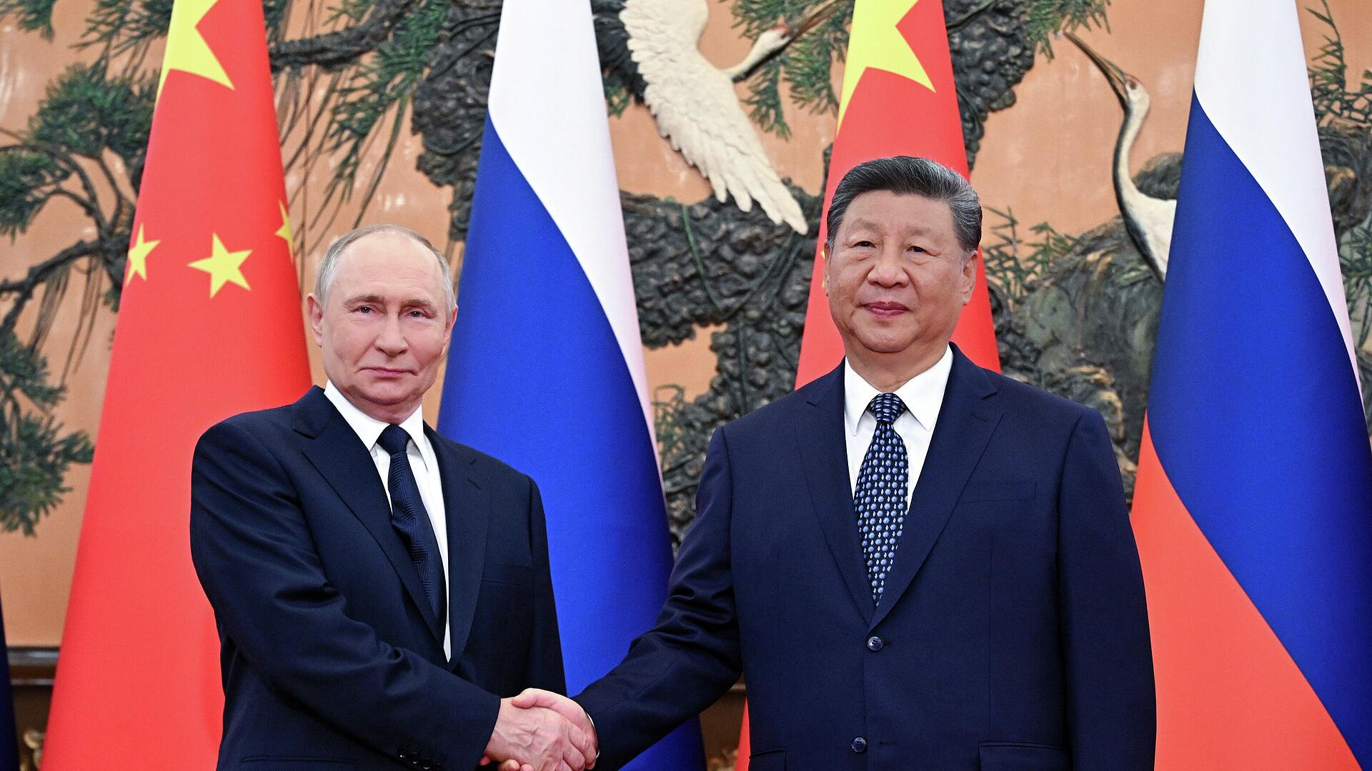 Путин и Си Цзиньпин продолжили переговоры в узком составе