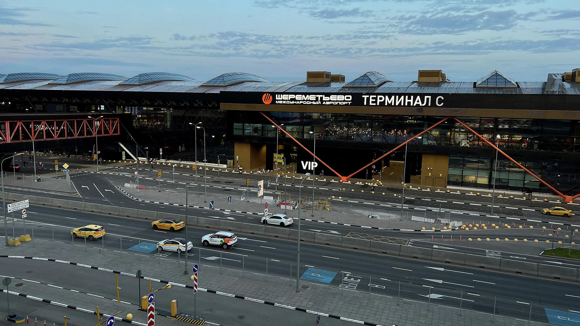 "Шереметьево" из-за ограничений принимает рейсы по согласованию