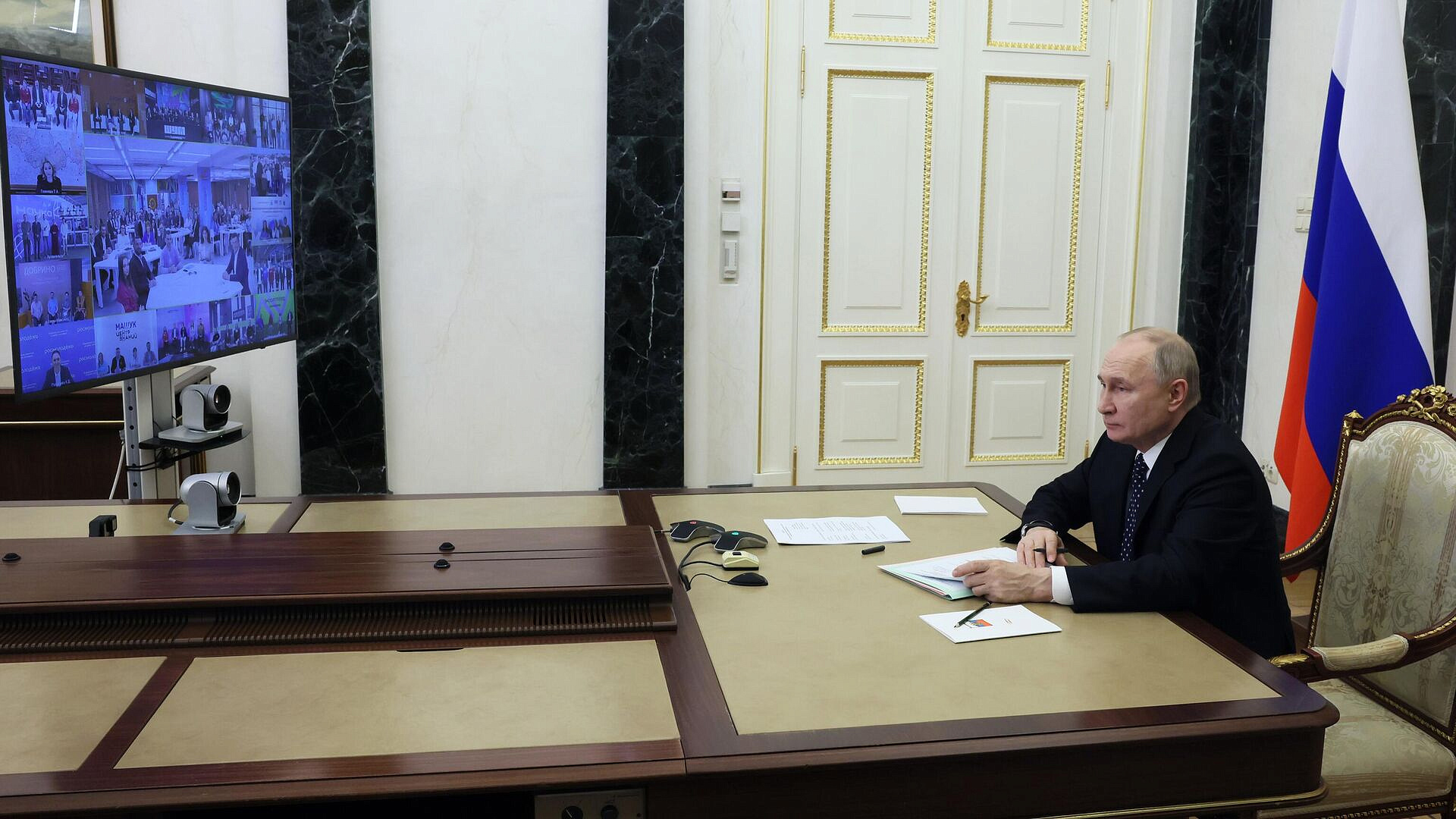 Путин поручил Куренкову срочно вылететь в Оренбургскую область