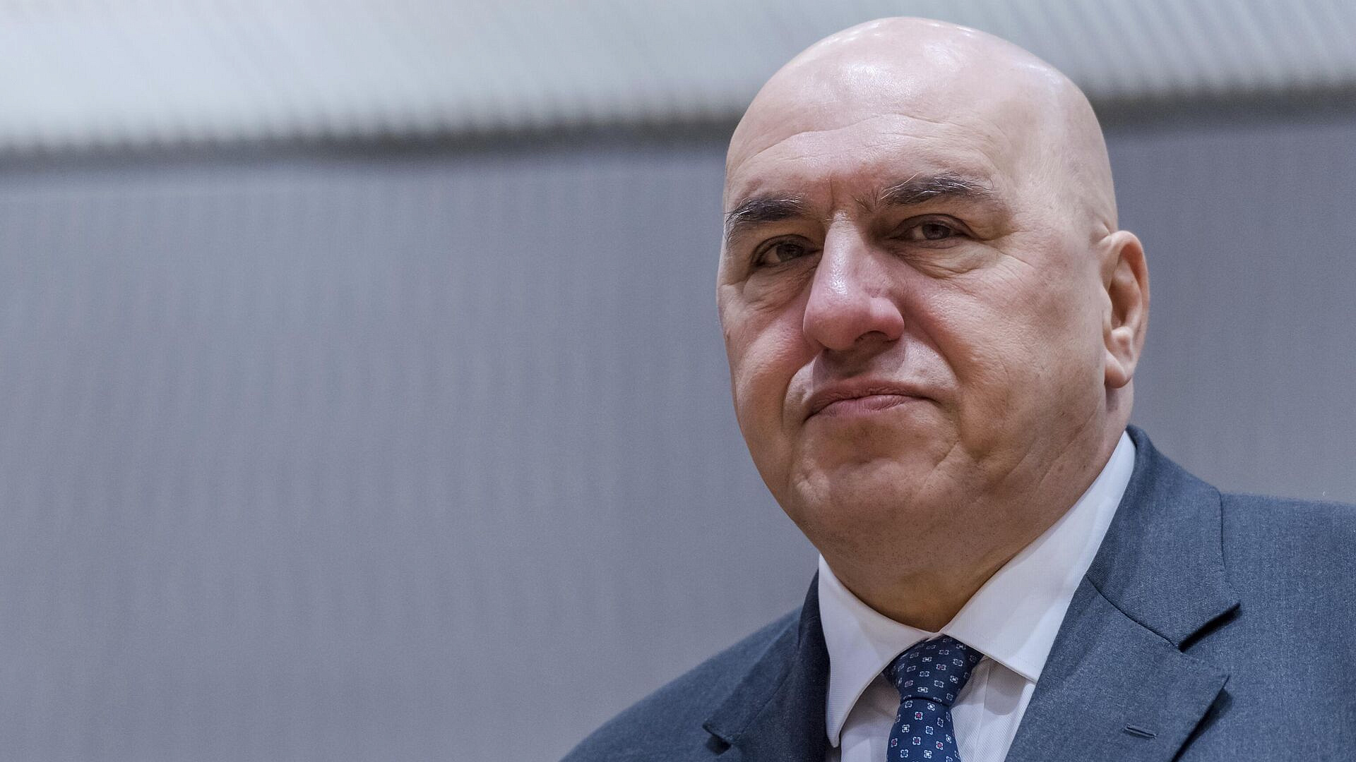 Глава минобороны Италии застрял в Дубае из-за авиаударов Ирана, пишут СМИ