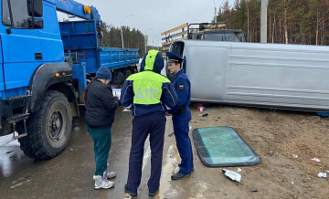 В Бурятии перевернулся микроавтобус