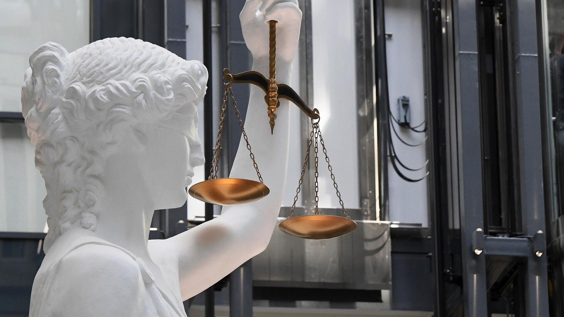 Суд перевел гендиректора лейбла "Джем" из СИЗО под домашний арест