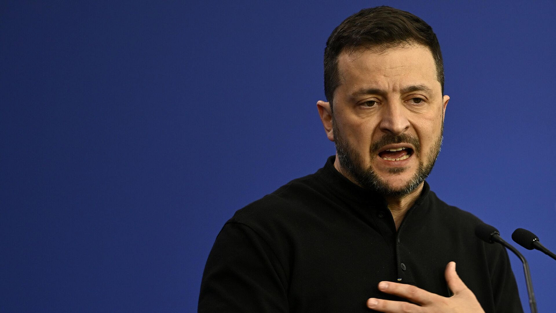 "Он заикается". Зеленский впервые сказал горькую правду об окончании СВО