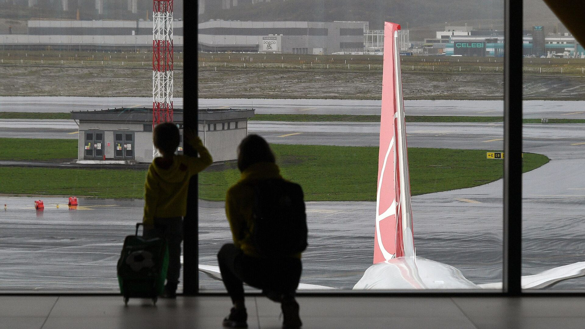 Вылетевший из Стамбула в Петербург самолет вернулся в аэропорт вылета