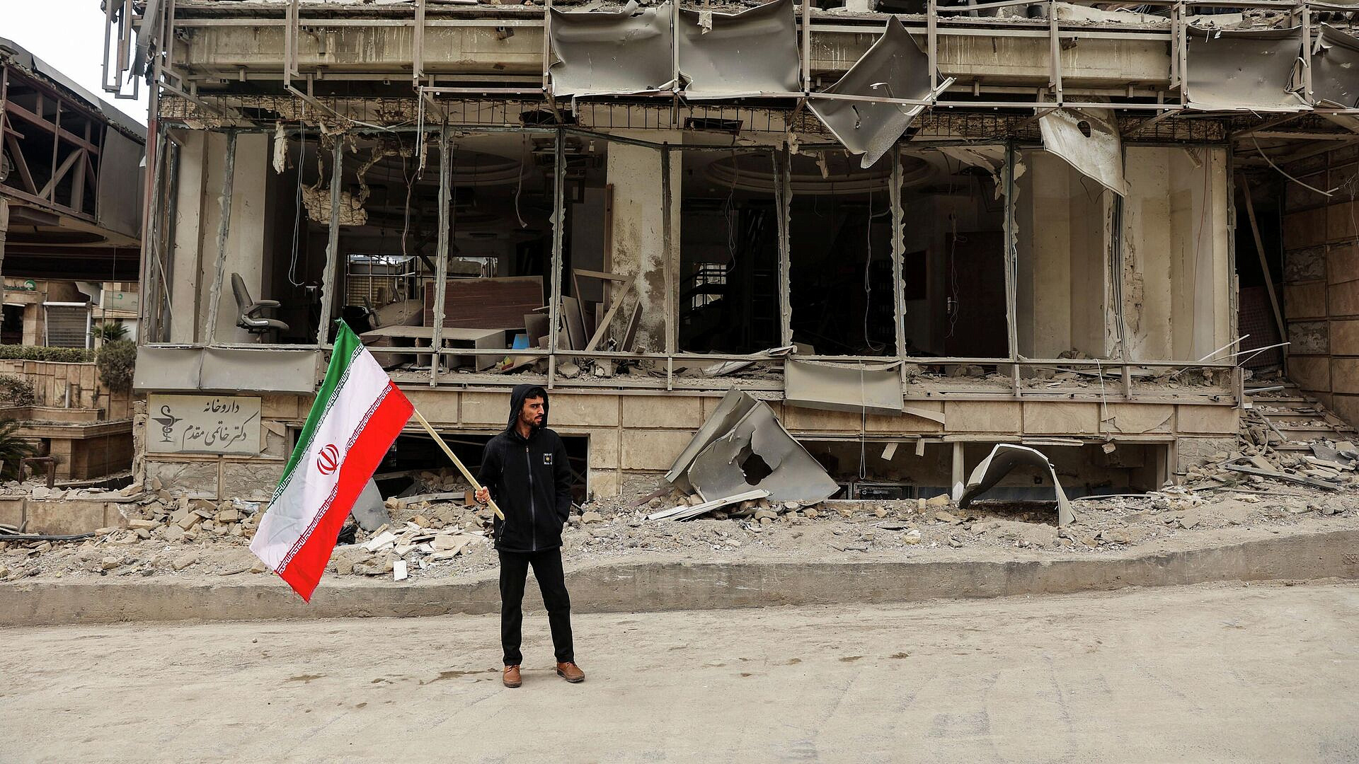 Всех тревожат разговоры о наземной операции в Иране, заявил Лихачев