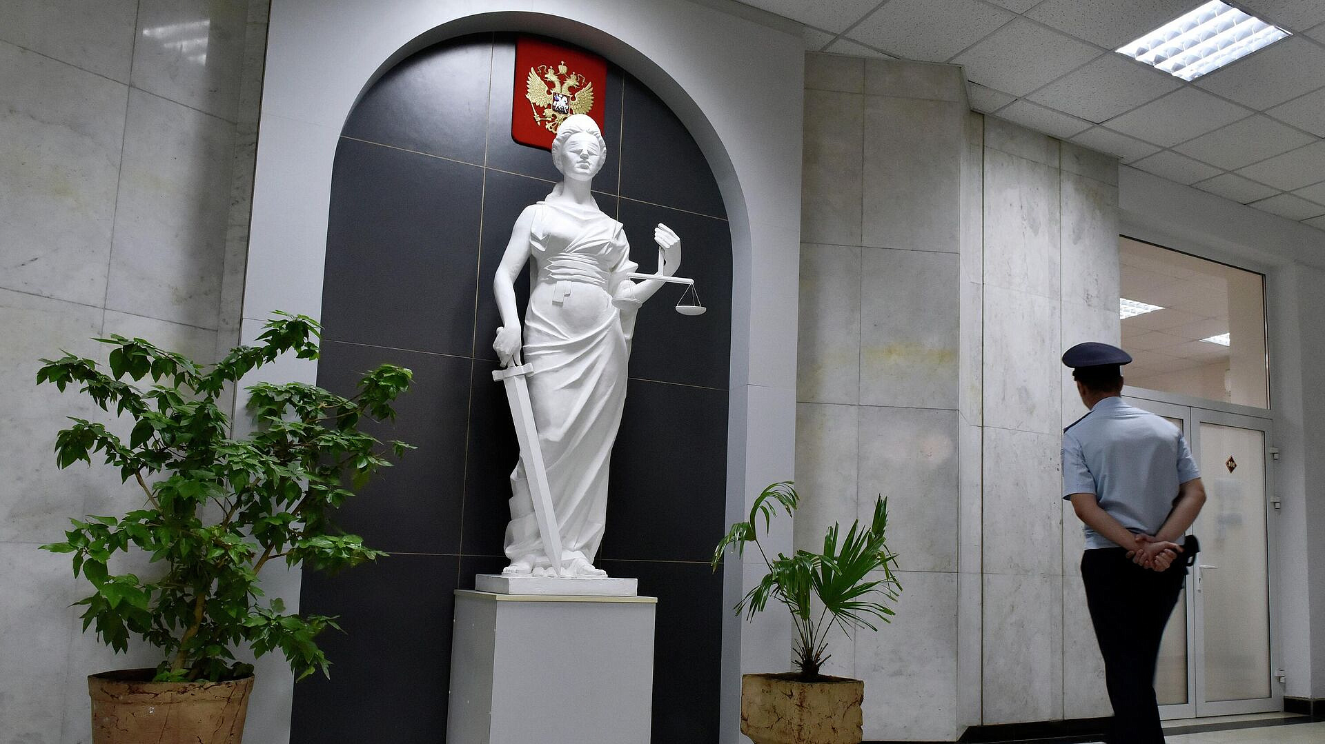 На Урале задержали начальника филиала паспортно-визового сервиса МВД