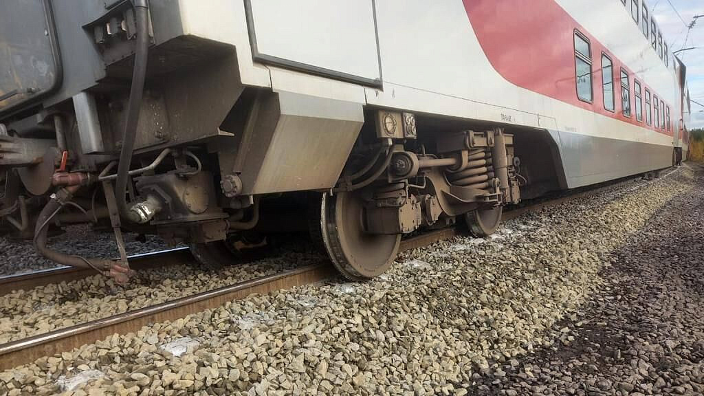 Семь вагонов сошли с рельсов в Мурманской области