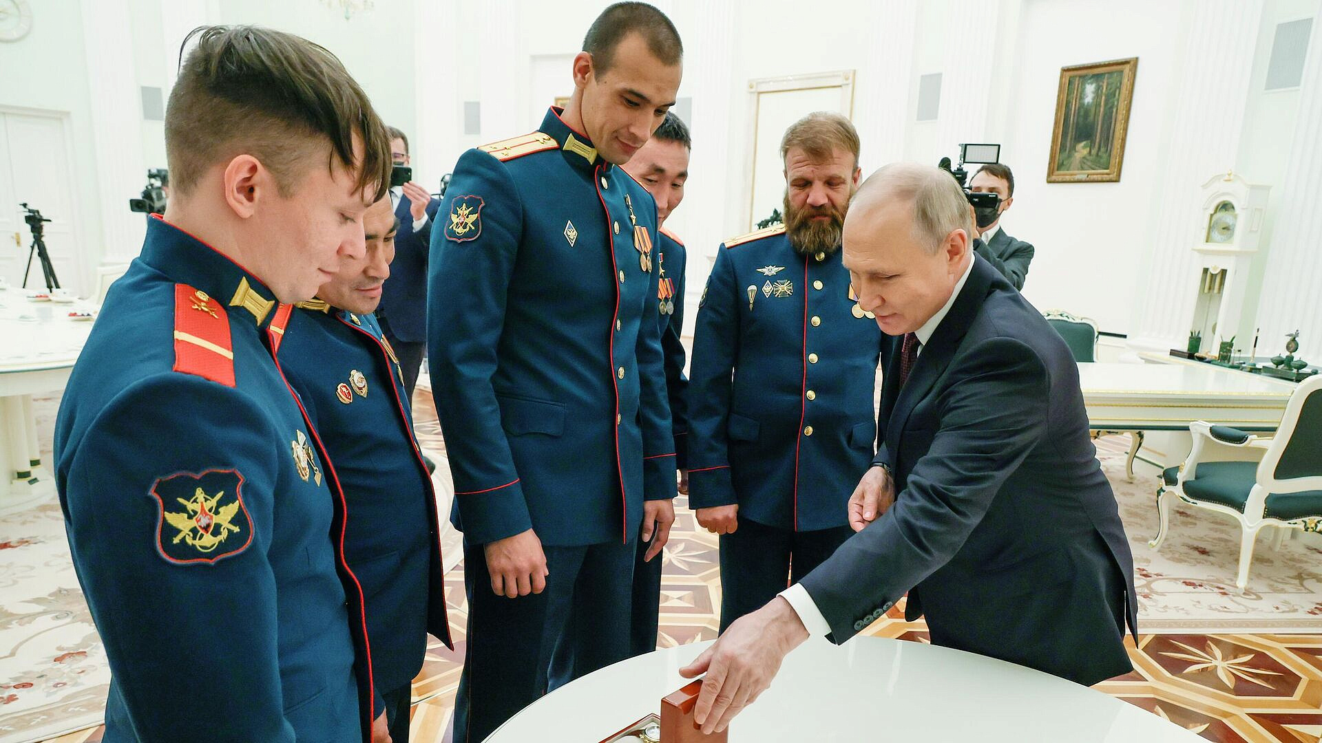 ������ ������� ����� "�����" ������ � ���� "����������"