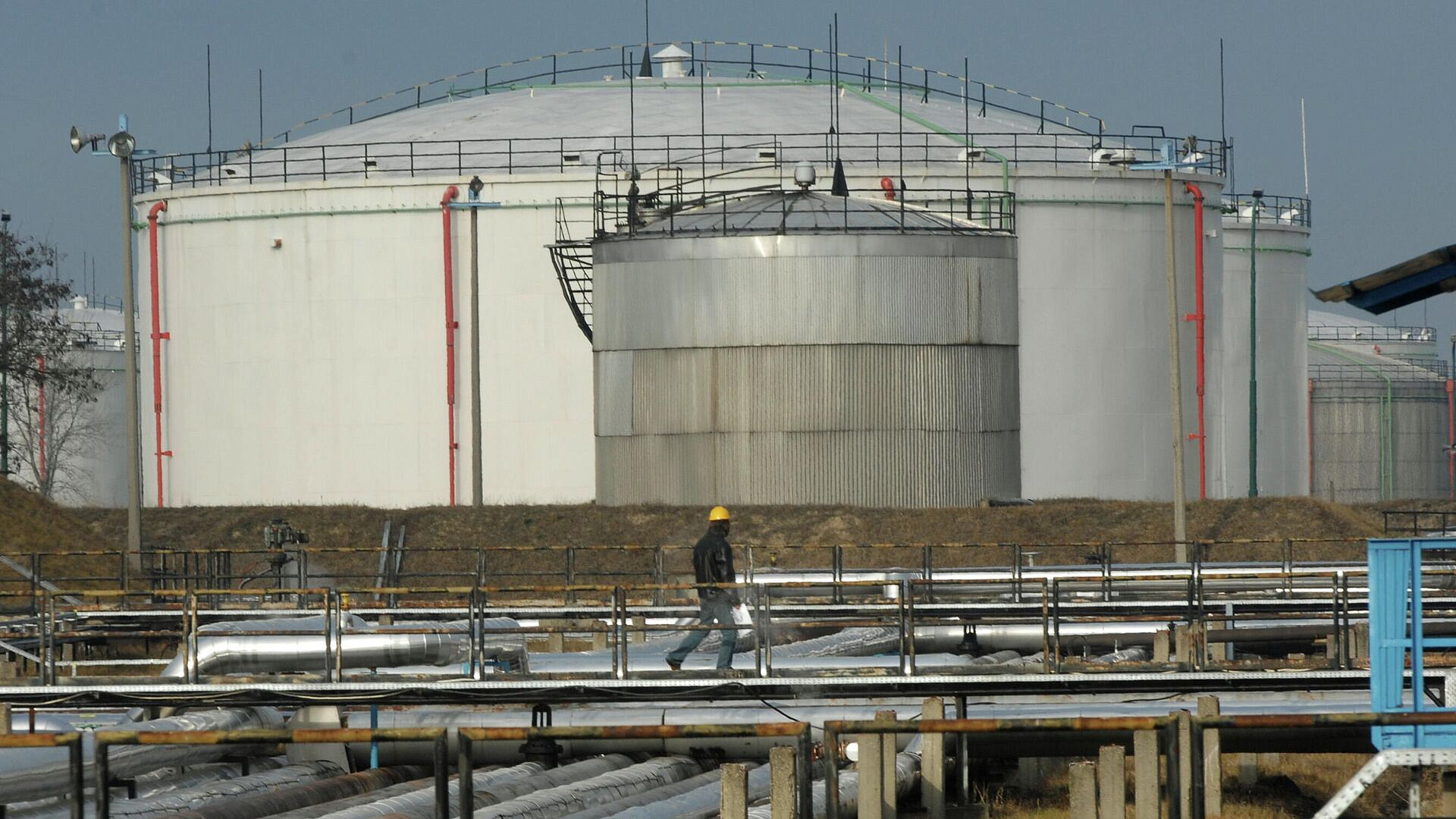 Эксперт рассказал, кому выгоден запрет Украины на транзит нефти из России