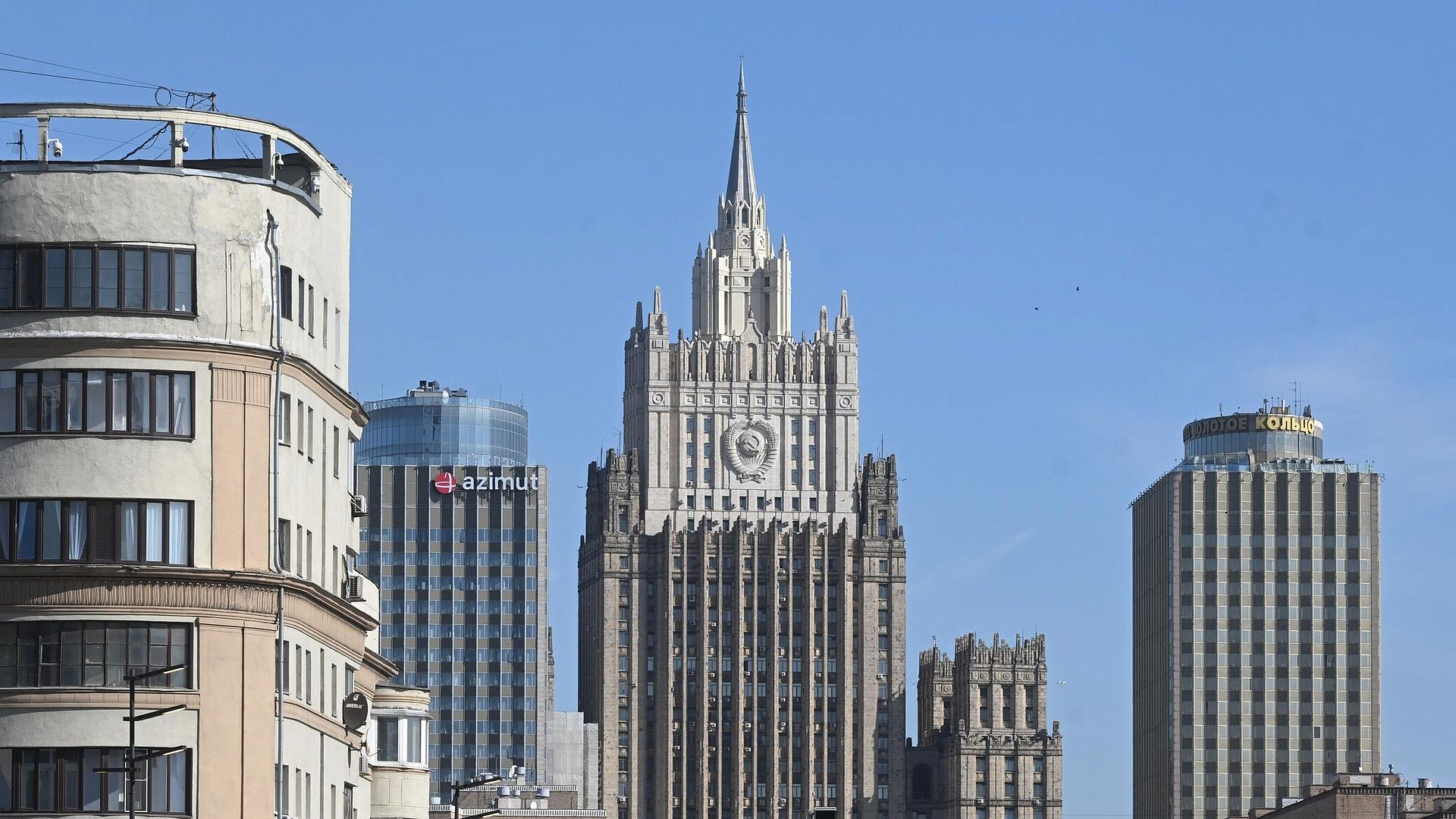 Запад ведет политику шантажа в адрес Армении, заявили в МИД