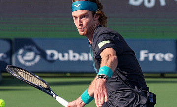 Рублев и Рыбакина обыграли Швентек и Вашро на выставочном турнире в Китае