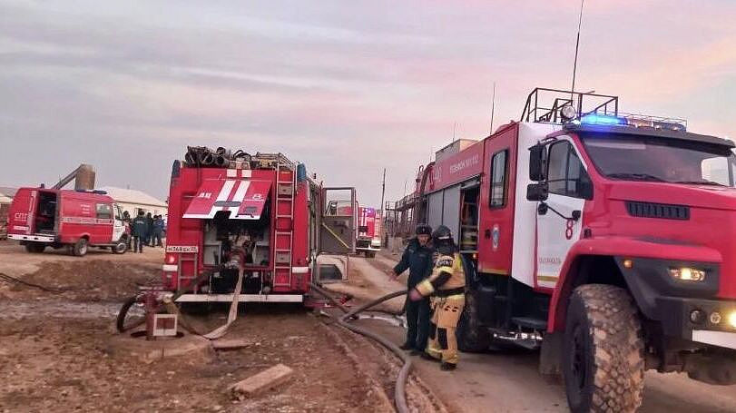 В Дагестане происходит утечка газа на станции после пожара, заявил Меликов