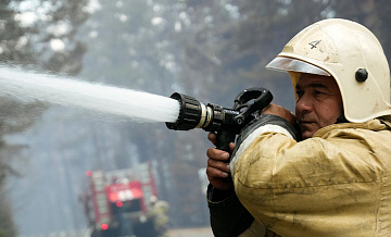 В Хасавюрте ликвидировали пожар в гостинице "Киев"