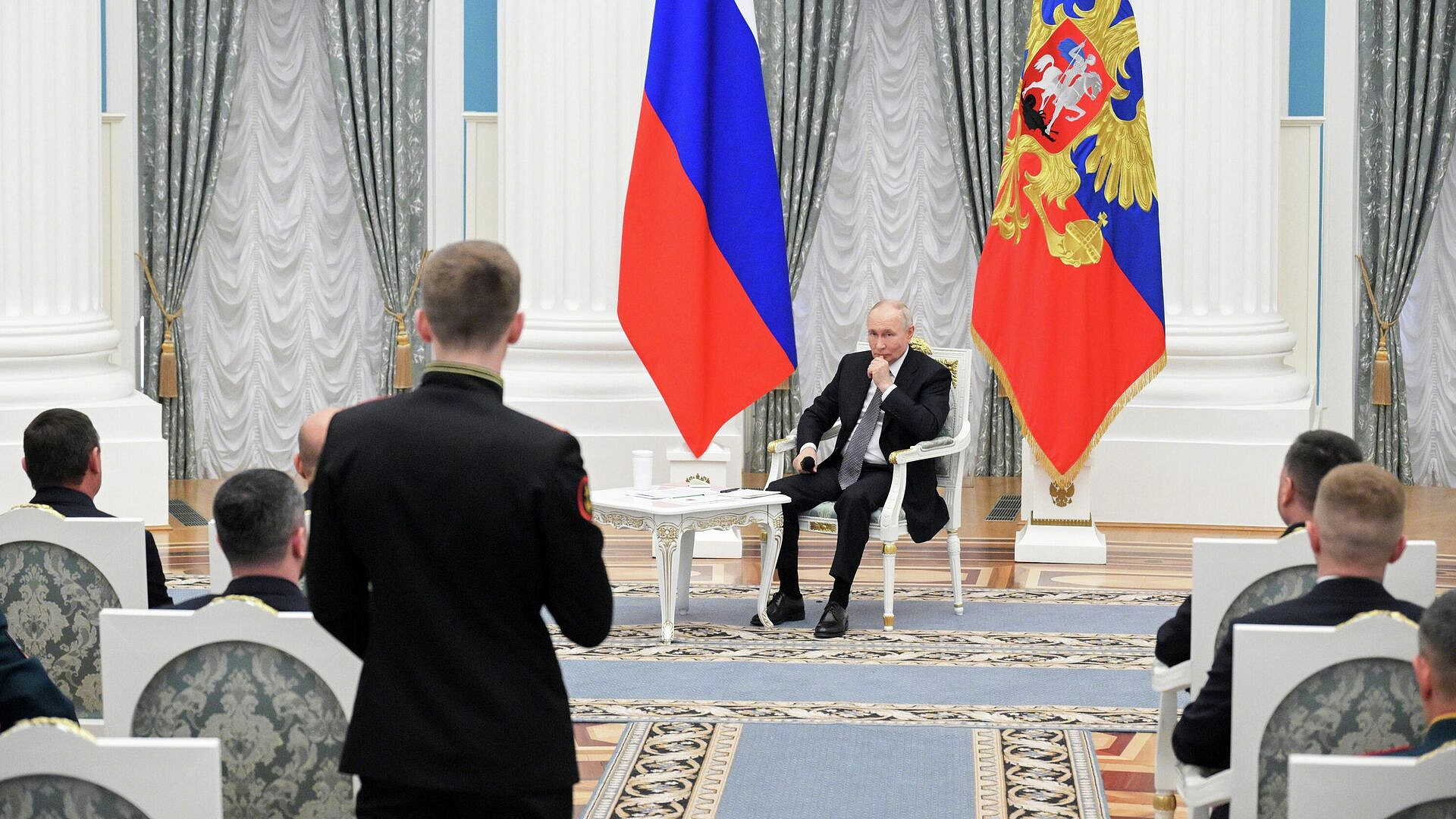 Путин и участники программы "Время героев" поддержали бойцов в зоне СВО