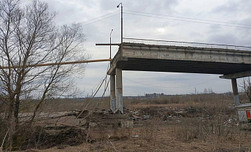 Губернатор Смоленской области выехал на место обрушения моста