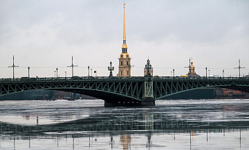 Мосты в Петербурге подсветят в цвета ленты Ленинградской Победы