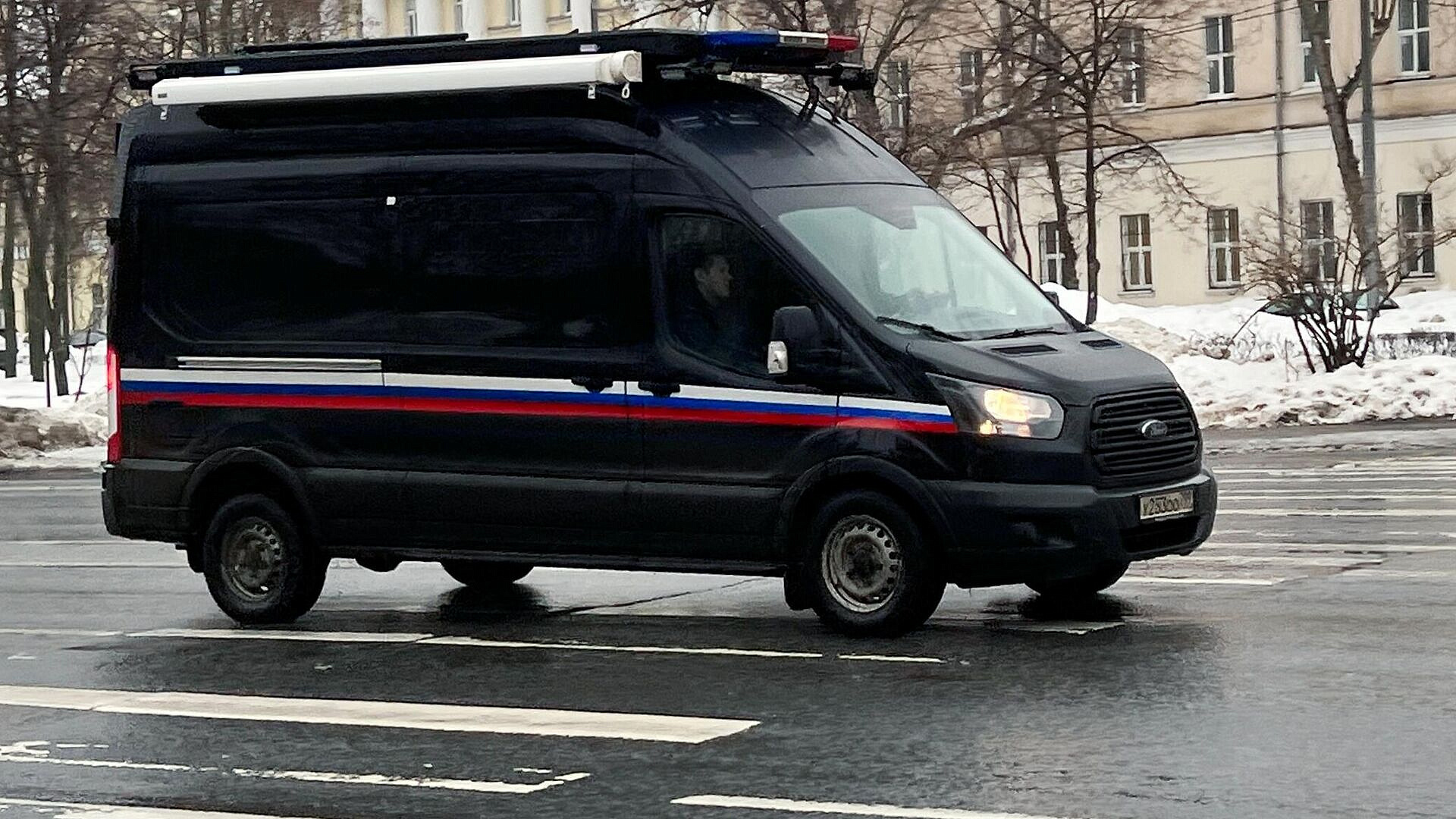 Жительница Сочи вылила красящее вещество в урну для голосования