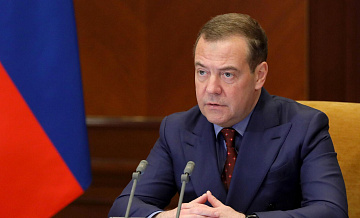 Медведев ответил на вопрос, будет ли России удобнее работать с Трампом