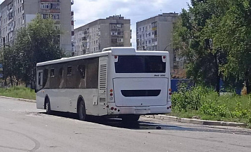 Пострадавших при ударе ВСУ по автобусу в Лисичанске доставляют в Луганск