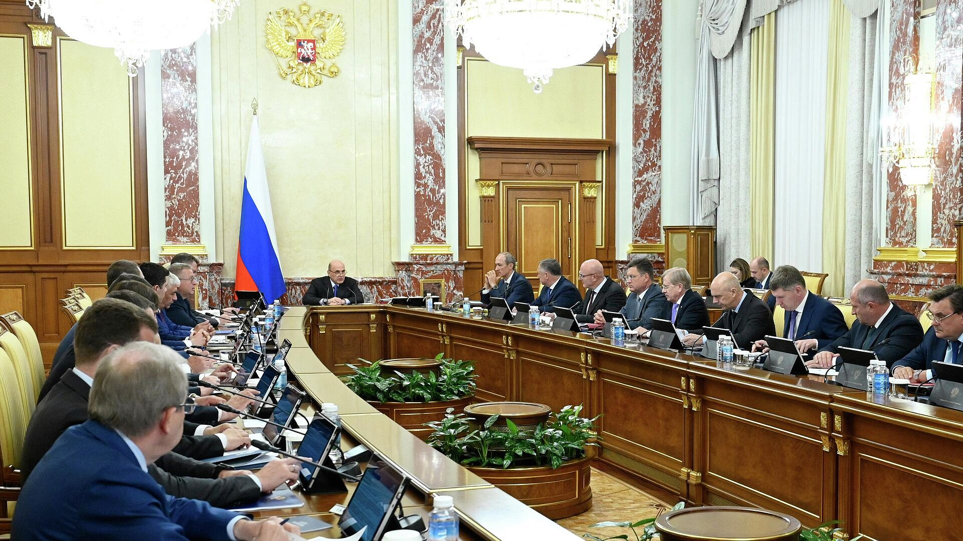 На обеспечение работы центров "Мой бизнес" направят миллиард рублей