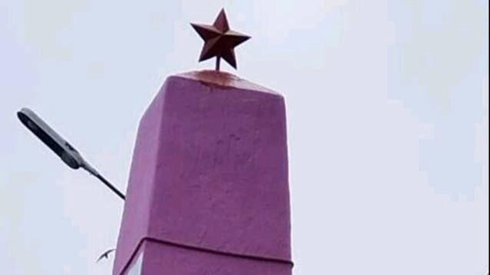 В Бурятии памятник розового цвета перекрасили после жалоб жителей