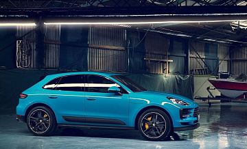 Брянская таможня конфисковала автомобиль Porsche из Монако за долги