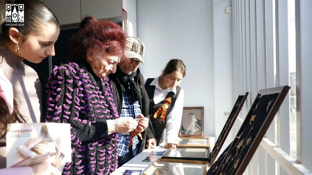 В Армении прошла акция памяти к годовщине снятия блокады Ленинграда