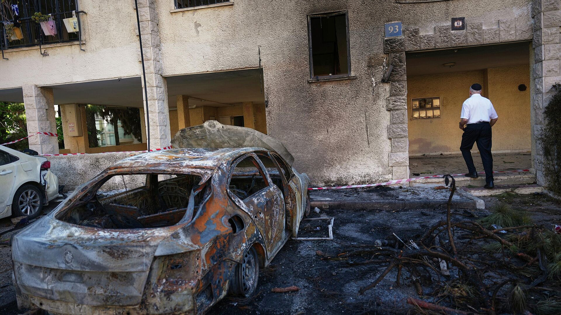 Тела двух человек извлекли из-под завалов дома в Хайфе после обстрела