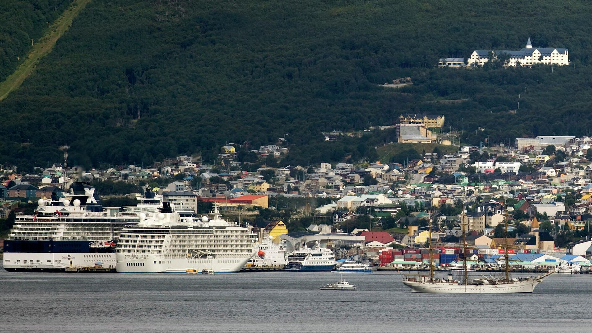 Россия и Аргентина обсуждают совместную добычу углеводородов, сообщил посол