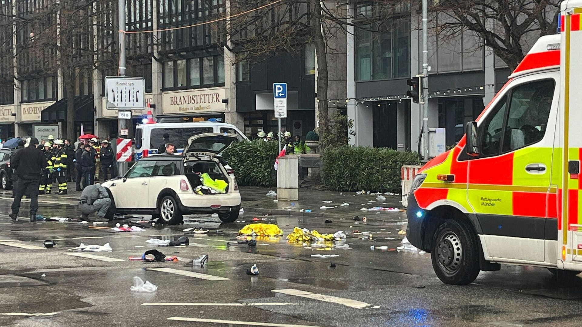 Число пострадавших при наезде автомобиля на толпу в Мюнхене возросло до 36