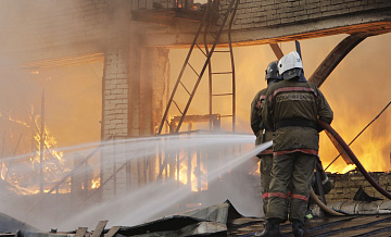 На втором этаже горящего в Москве здания могли располагаться два цеха