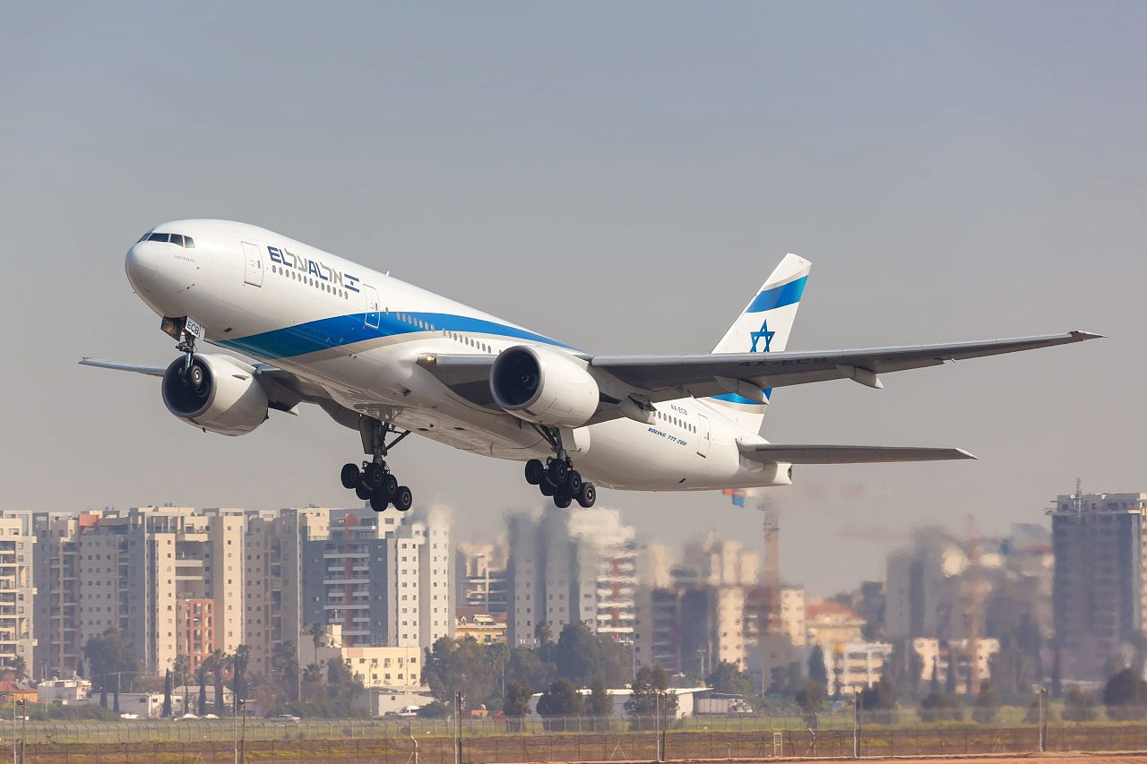 Аэропорт Тель-Авива забит до отказа людьми, пытающимися покинуть страну