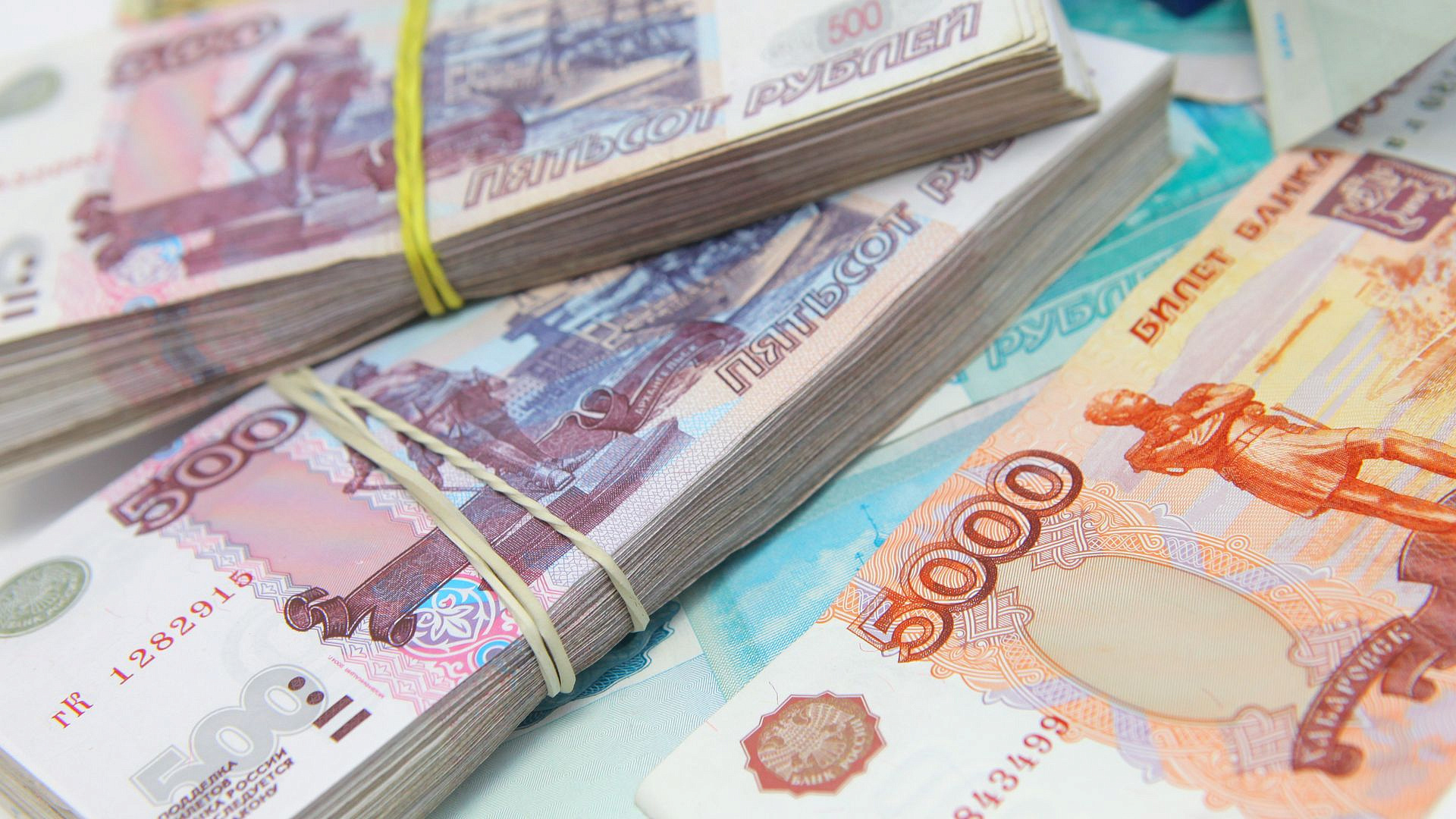 Росстат зафиксировал первую с мая дефляцию
