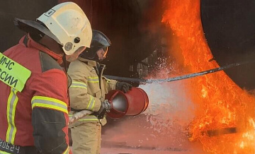 В МЧС назвали возможную причину пожара на нефтебазе в Перми
