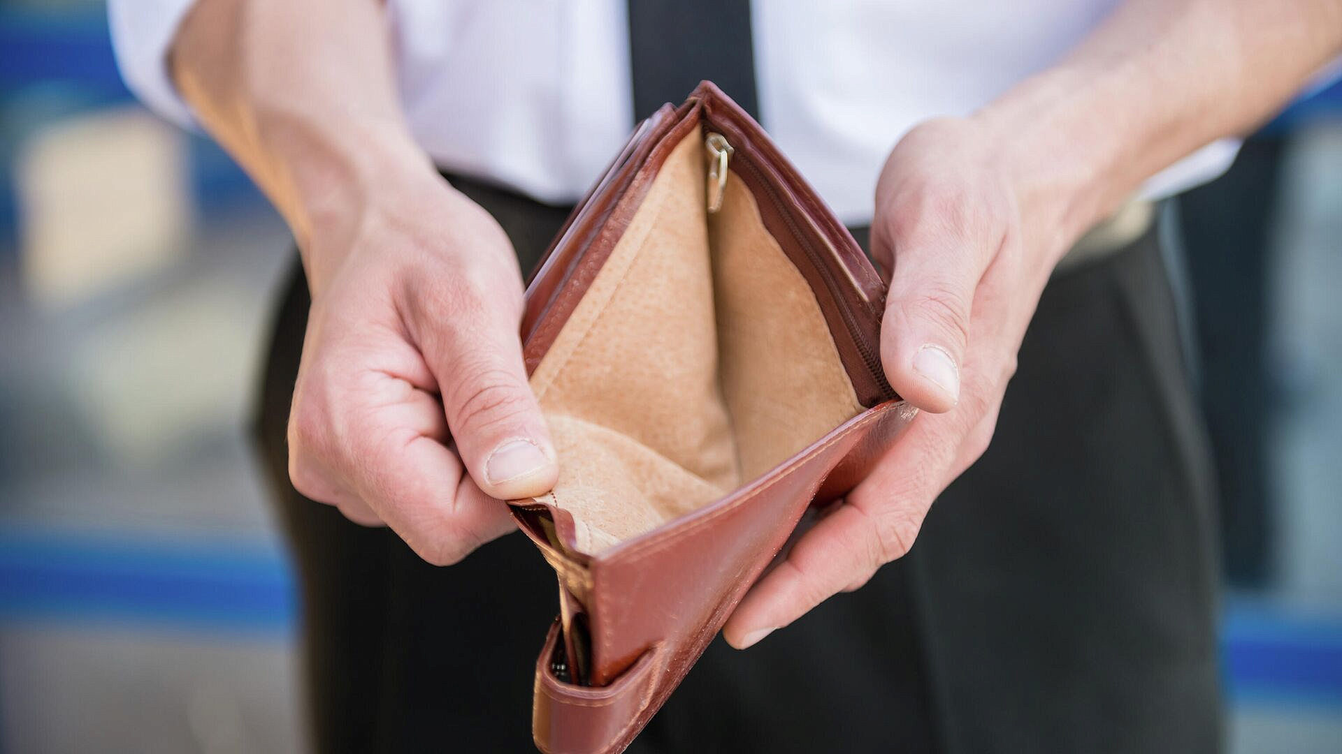 У злостных неплательщиков алиментов могут начать удерживать часть зарплаты