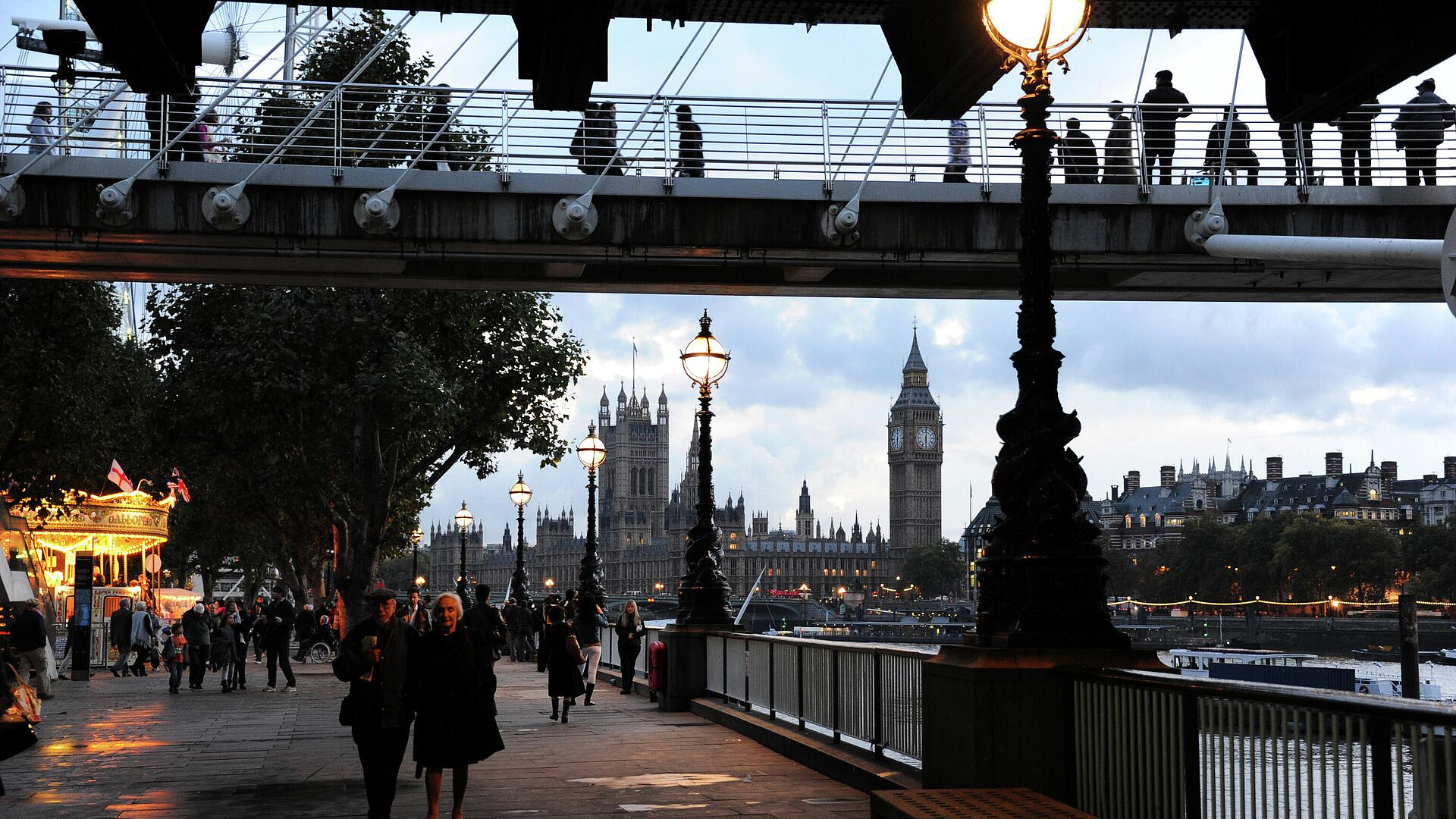 В Лондоне назвали причину серии взрывов и пожара на востоке города