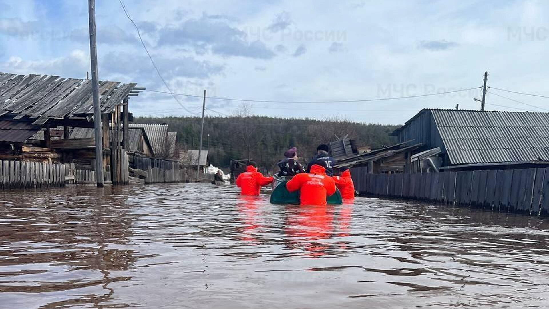 В Приангарье десять домов остаются затопленными из-за подъема уровня воды