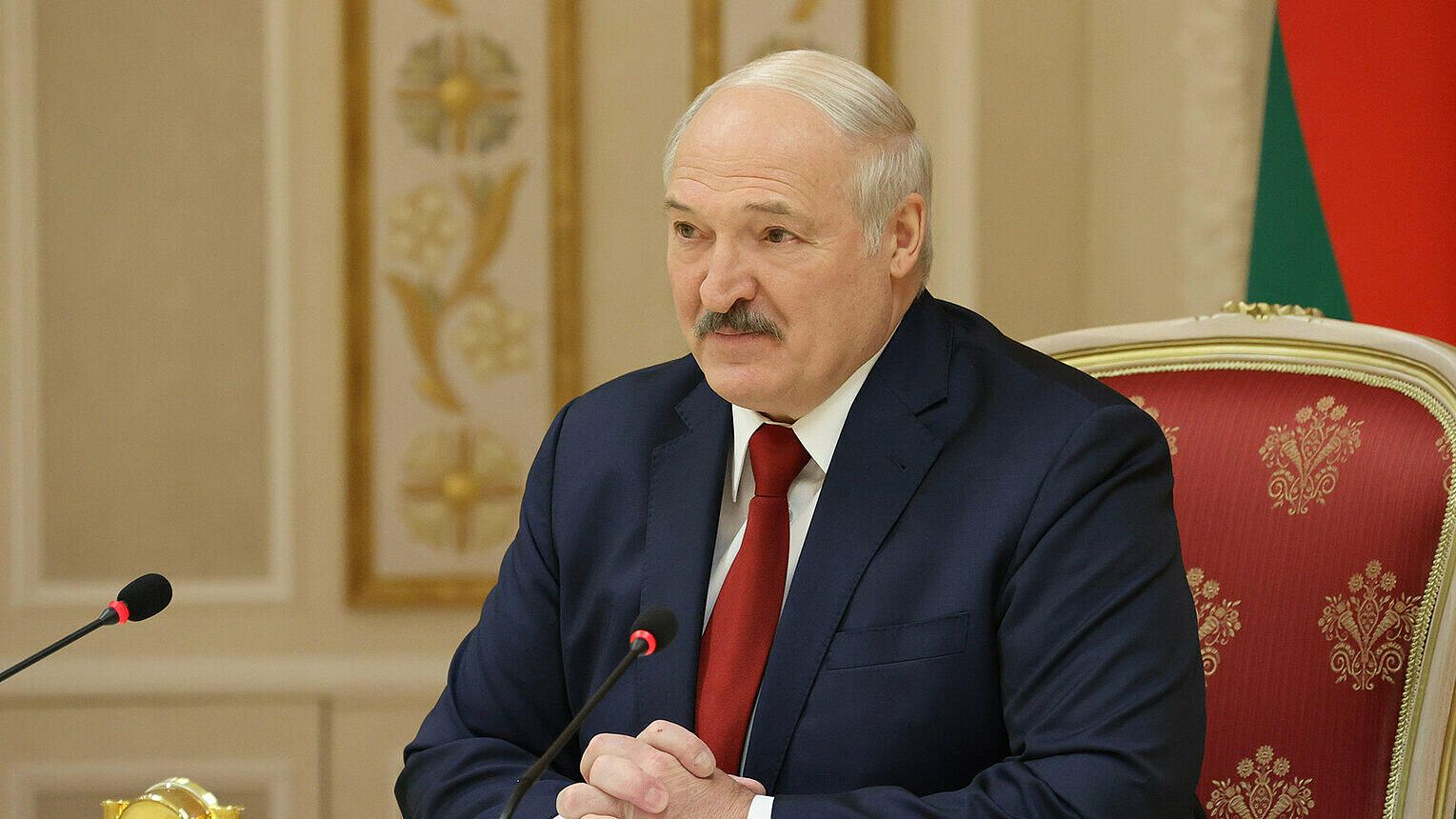 Мирзиеев поздравил Лукашенко с днем рождения