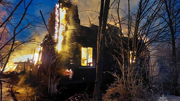 В Архангельской области сгорел жилой двухэтажный дом
