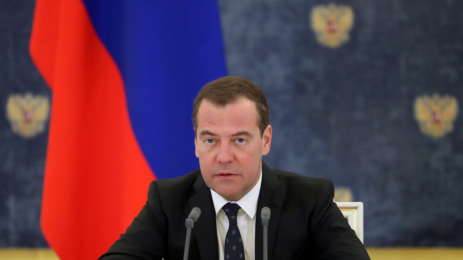 Расплата над потомками фашистов будет на поле боя, заявил Медведев