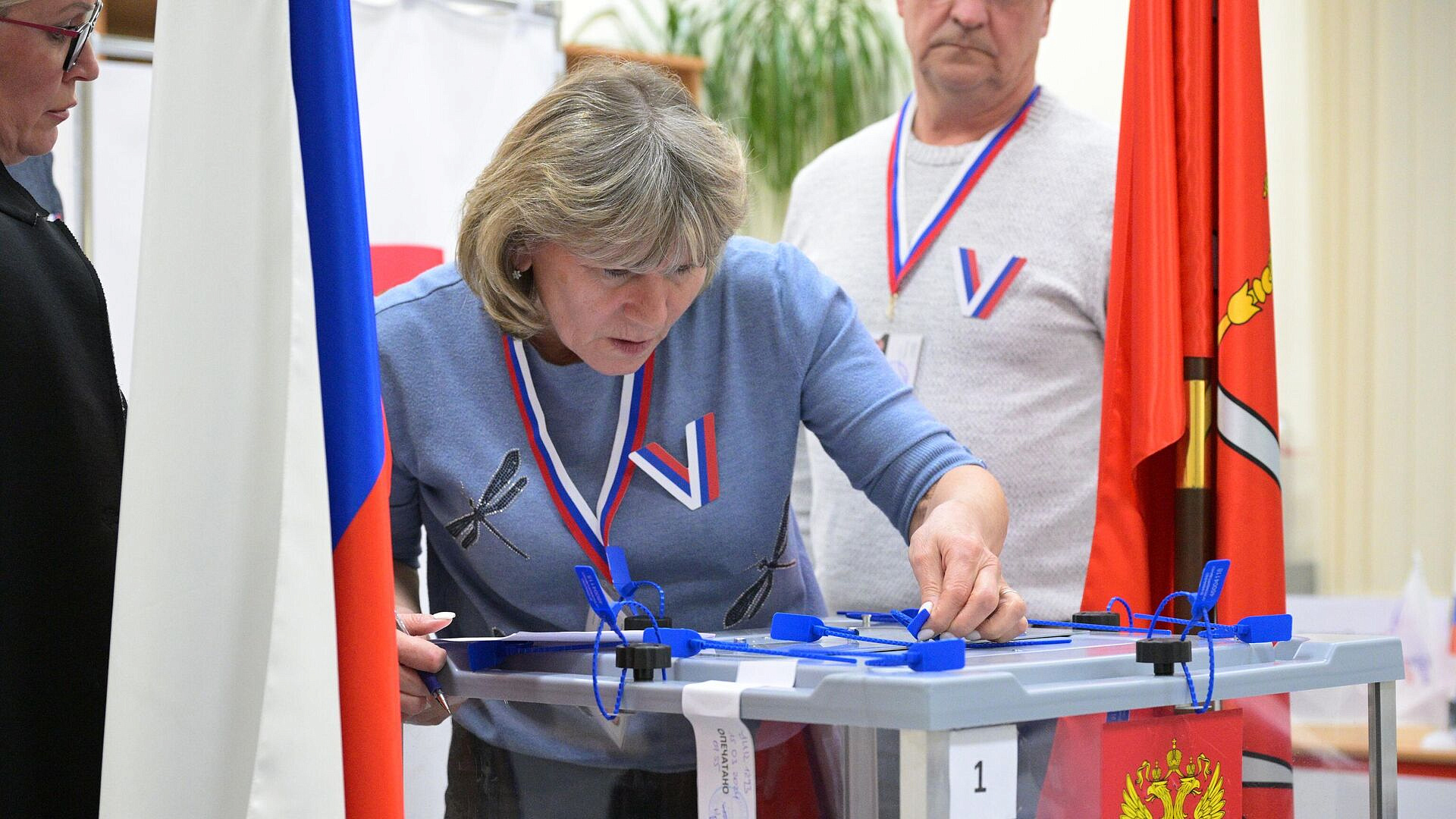 Путин набирает 87,34 процента голосов после обработки 98,02% протоколов