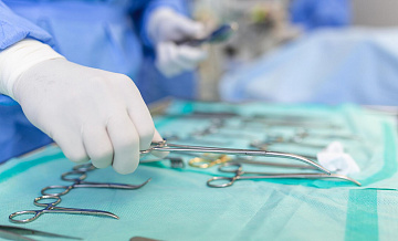 Нижегородского подростка, взорвавшего петарду в ТЦ, прооперировали