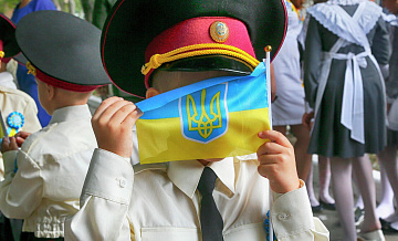 На Украине запретили в школах нунчаки, арбалеты, сигареты и алкоголь