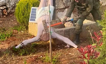 На юге Ливана израильский военный разбил статую Иисуса Христа