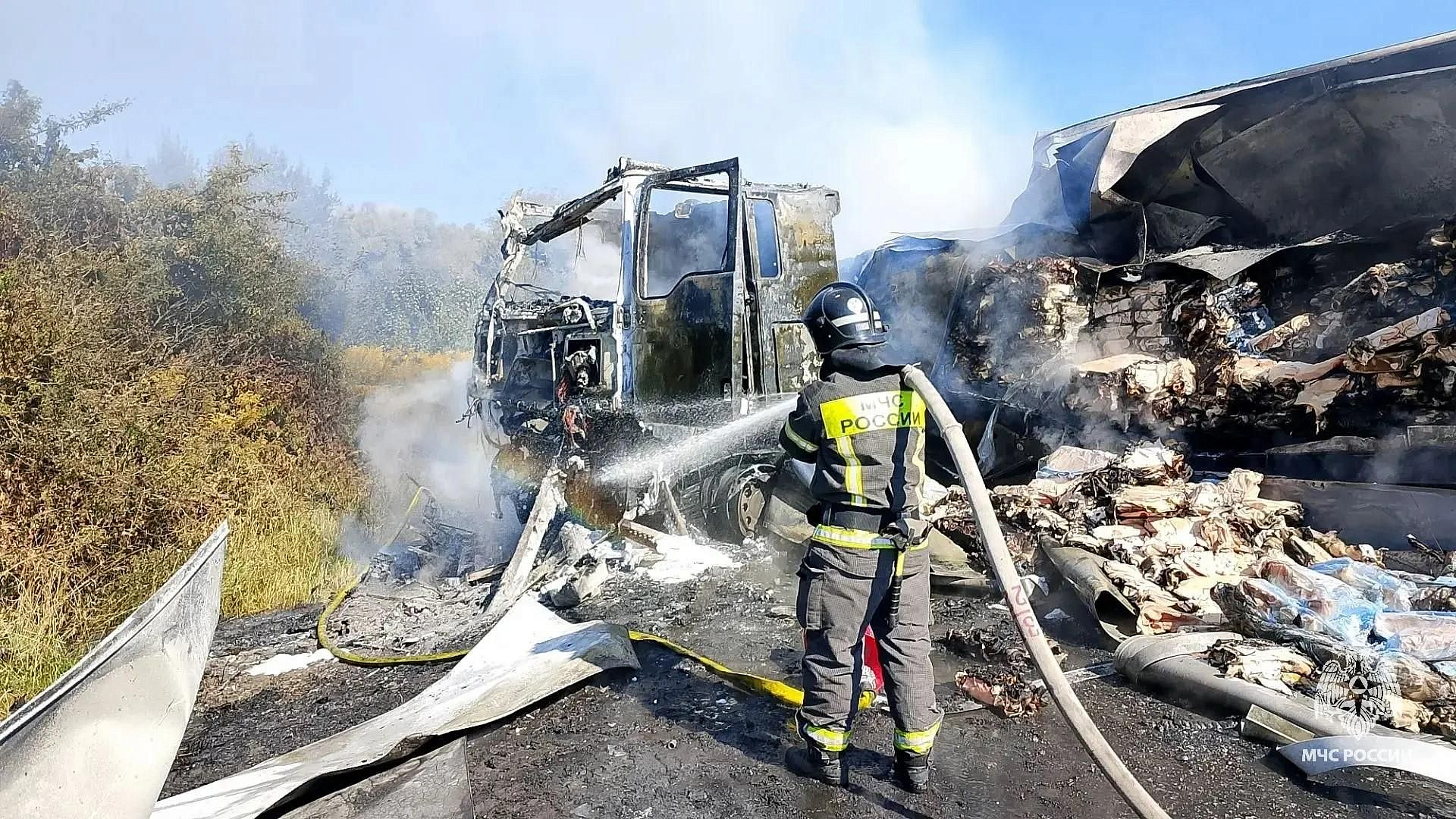 В ГАИ назвали причину столкновения двух грузовиков в Тульской области