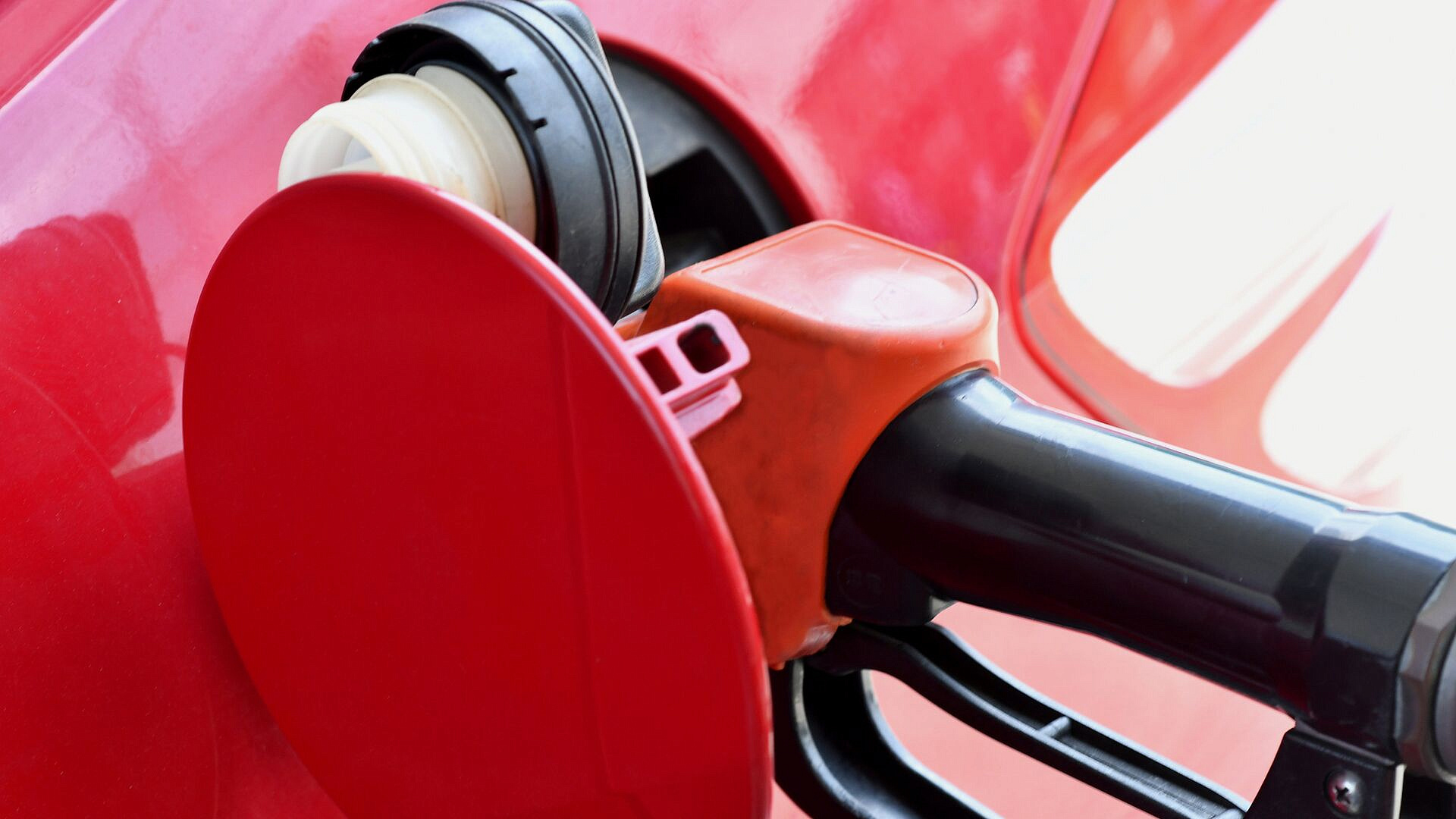 Немецкие водители скупили топливо на приграничных АЗС в Польше