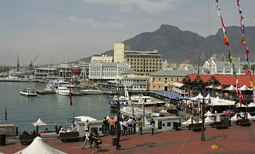 Застрявшие в ЮАР школьники обрадовались отмене рейсов, заявил директор