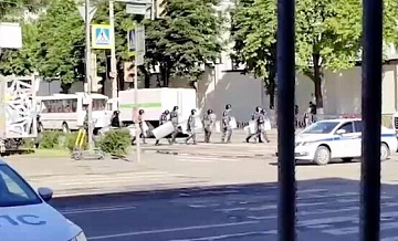 ОМОН покидает территорию ростовского СИЗО, где был захват заложников